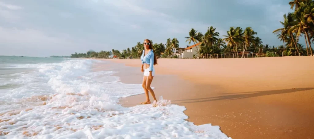 women-enjoying-pasikudah-beach-in-sri-lanka