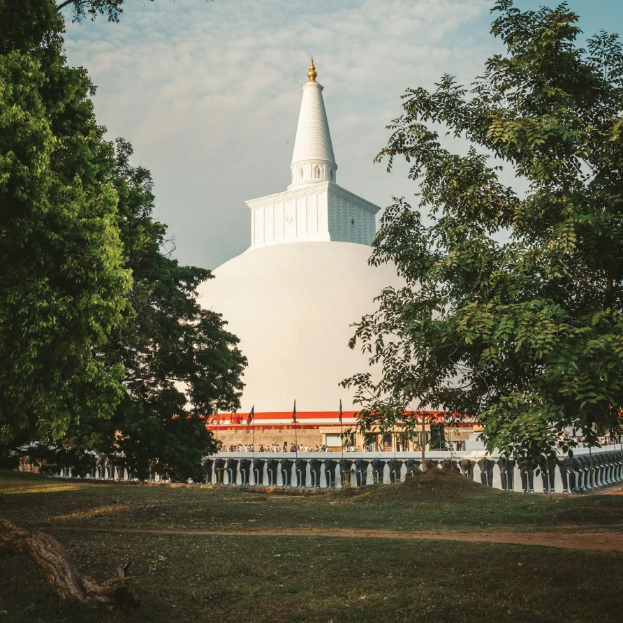 anuradapura-ancient-temple-cultural-monument-sri-lanka