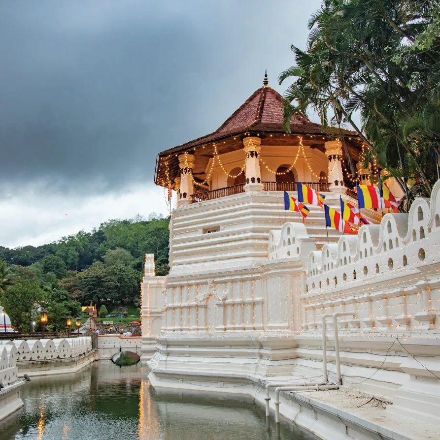 sacred buddhist establishment in sri Lanka the temple of tooth